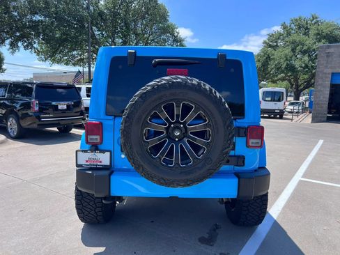 Used 2017 Jeep Wrangler Unlimited Sahara w/ Connectivity Group AWD/4WD image 10