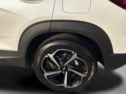 Used 2022 Chevrolet TrailBlazer RS w/ Sun and Liftgate Package FWD image 38