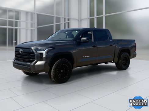 Used 2022 Toyota Tundra SR5 w/ Convenience Package image 2