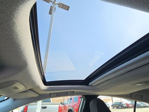 Used 2017 Toyota Prius Three w/ Advanced Technology Package image 22