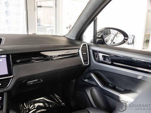 Used 2019 Porsche Cayenne S image 42