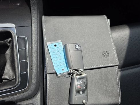 Used 2020 Volkswagen Golf 4-Door FWD image 30