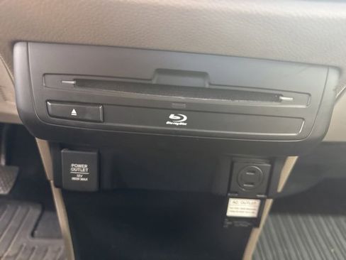 Used 2018 Honda Odyssey Elite image 16