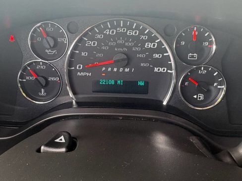 Used 2025 Chevrolet Express 3500 LT w/ LT Preferred Equipment Group image 16