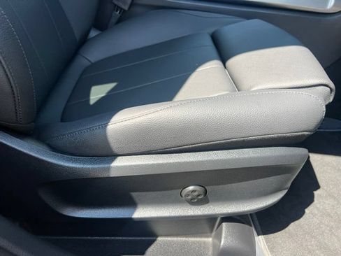 Used 2025 Mercedes-Benz GLB 250 4MATIC image 13