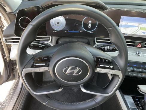 Used 2023 Hyundai Elantra Limited image 29