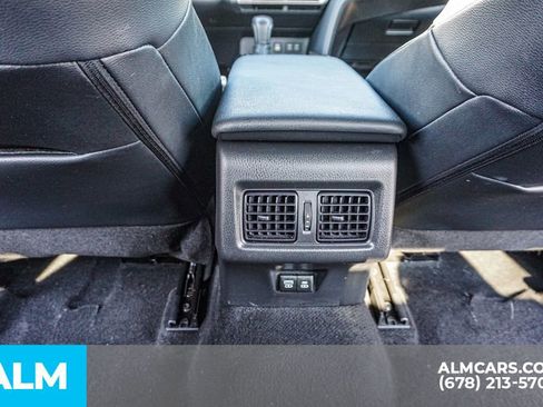 Used 2025 Toyota Camry SE image 31