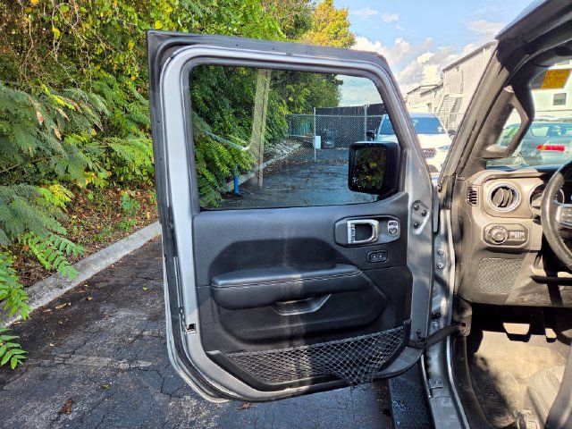 Used 2021 Jeep Wrangler Unlimited Sahara w/ Cold Weather Group AWD/4WD image 17