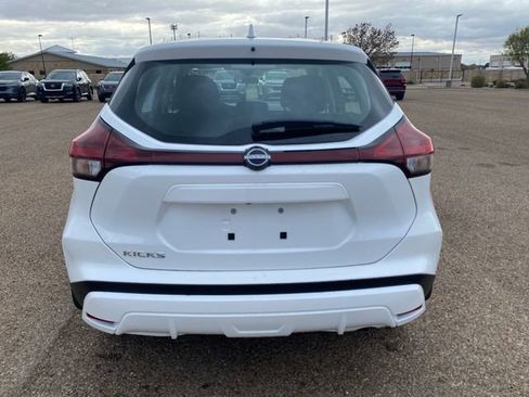 New 2025 Nissan Kicks Play S image 5