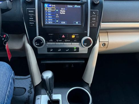 Used 2013 Toyota Camry LE image 9