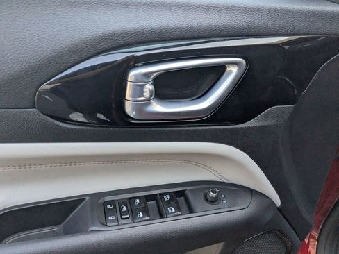 Used 2025 Jeep Compass Limited image 23