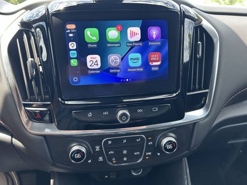 Used 2023 Chevrolet Traverse RS FWD image 22