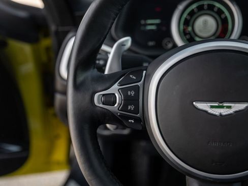 Used 2022 Aston Martin DB11 Volante RWD image 40