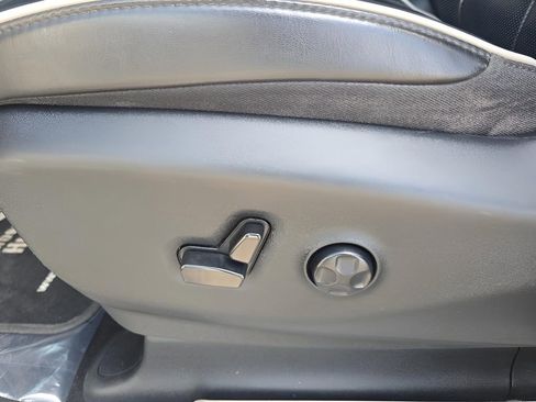 Used 2023 Chrysler Pacifica Limited image 23