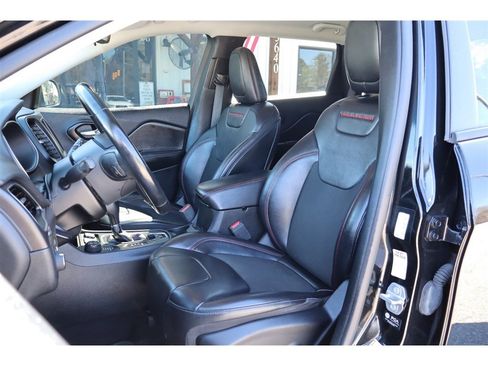 Used 2021 Jeep Cherokee Trailhawk image 19