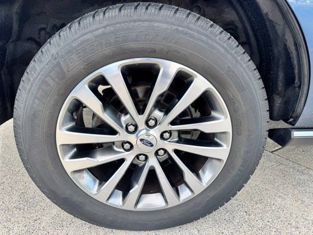 Used 2018 Ford Expedition Limited w/ Equipment Group 301A AWD/4WD image 14