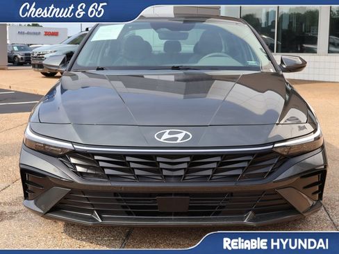 Certified 2025 Hyundai Elantra SEL w/ Cargo Package FWD image 8
