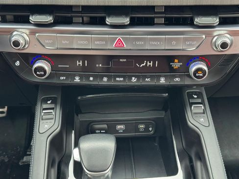 Used 2024 Kia Telluride SX Prestige w/ Towing Package image 15