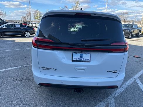 New 2026 Chrysler Pacifica Limited image 28