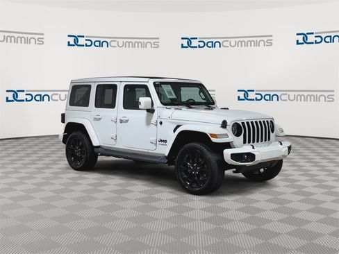 Used 2021 Jeep Wrangler Unlimited Sahara image 2