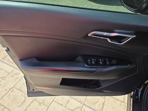 Used 2023 Kia Sportage EX image 6