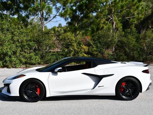 Used 2024 Chevrolet Corvette E-Ray Convertible w/ 3LZ AWD/4WD image 35