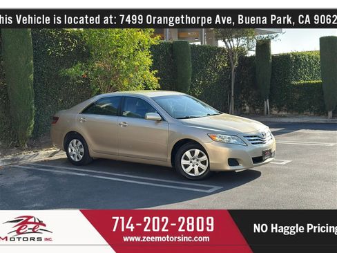 Used 2010 Toyota Camry XLE FWD image 2