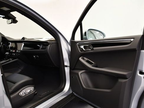 Certified 2026 Porsche Macan AWD/4WD image 49