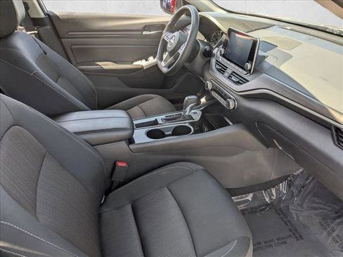 Used 2024 Nissan Altima 2.5 SV FWD image 22