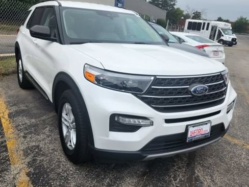 Used 2023 Ford Explorer XLT w/ Equipment Group 202A AWD/4WD image 9