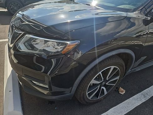 Used 2018 Nissan Rogue SL w/ Premium Package image 2