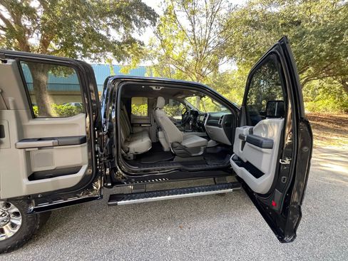 Used 2019 Ford F250 XLT w/ XLT Premium Package image 18