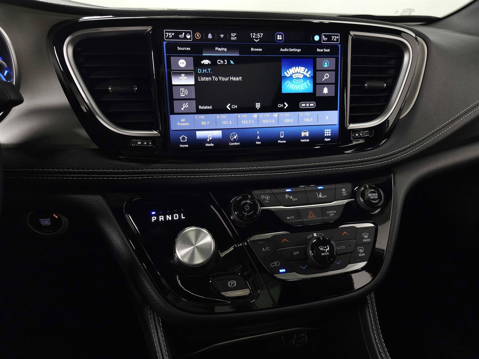 Used 2024 Chrysler Pacifica Premium FWD image 22