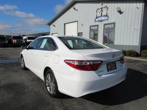Used 2017 Toyota Camry SE w/ Moonroof Package image 3
