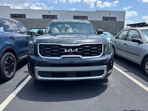 Used 2024 Kia Telluride S w/ S Sunroof Package FWD image 6