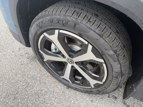 New 2026 Volkswagen Tiguan SE AWD/4WD image 9
