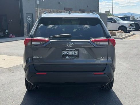 Used 2019 Toyota RAV4 LE AWD/4WD image 6