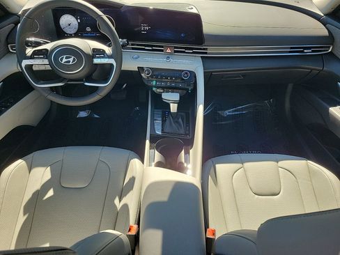 Certified 2025 Hyundai Elantra Limited FWD image 14