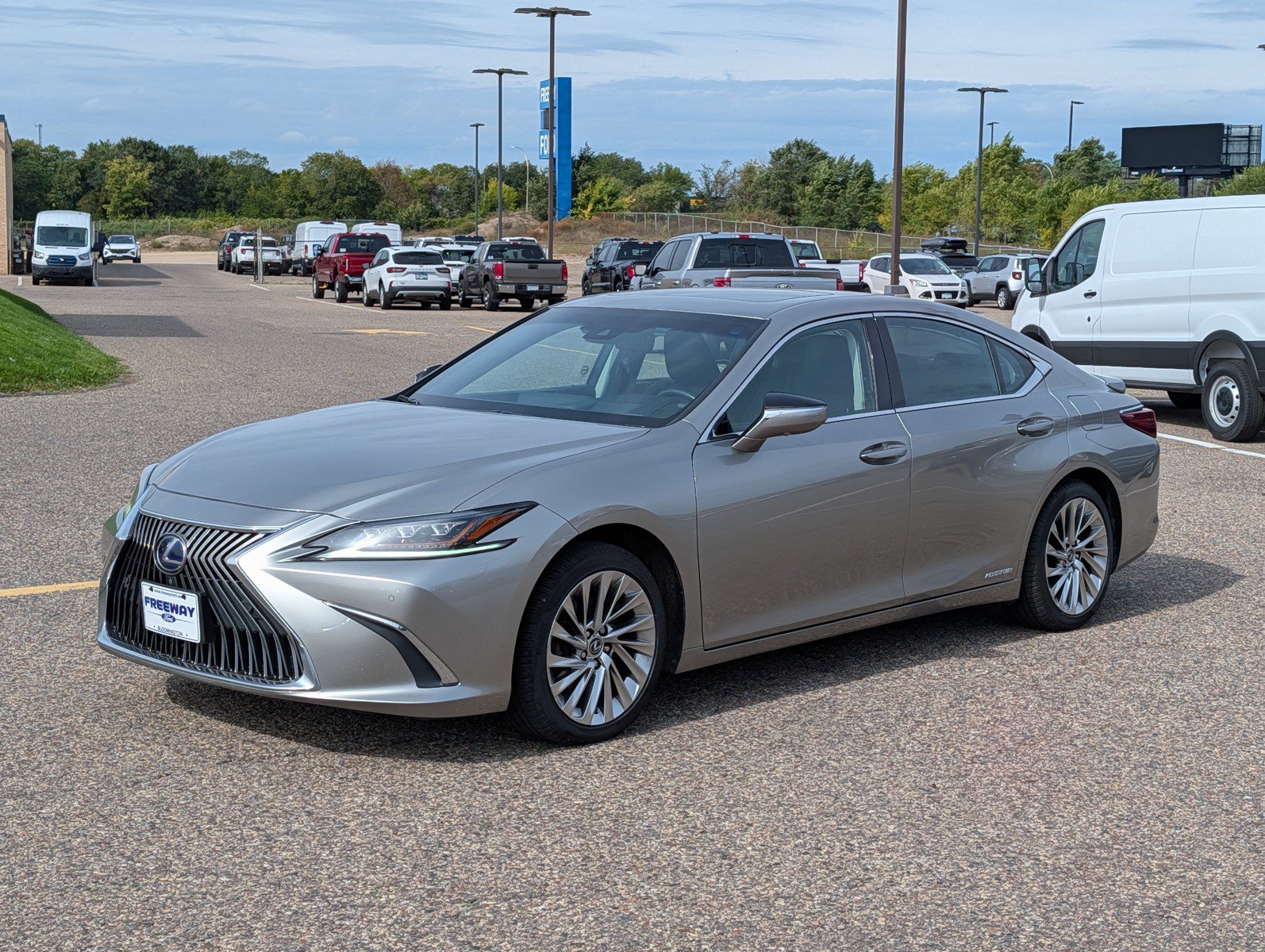 Used 2020 Lexus ES 300h FWD image 1
