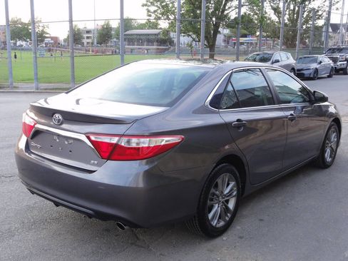 Used 2016 Toyota Camry SE FWD image 3