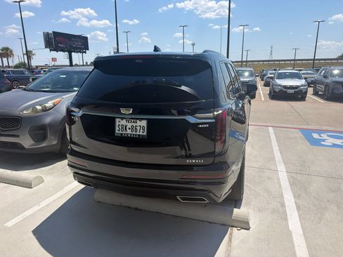 Used 2022 Cadillac XT6 Sport w/ Technology Package AWD/4WD image 6