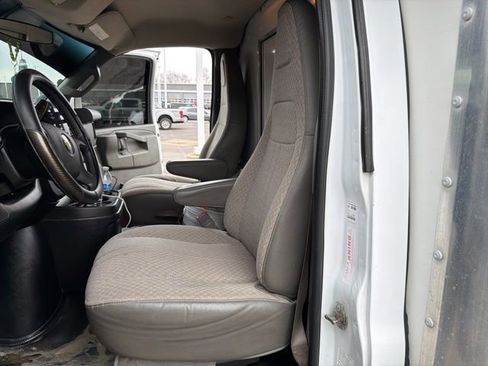 Used 2017 Chevrolet Express 3500 image 18