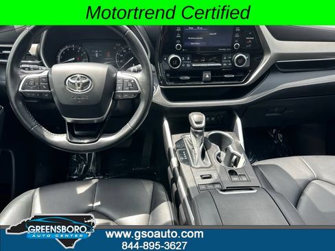 Used 2020 Toyota Highlander XLE AWD/4WD image 5