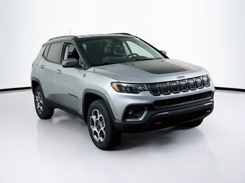 Used 2022 Jeep Compass Trailhawk AWD/4WD image 3