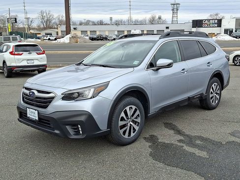 Used 2022 Subaru Outback Premium image 6