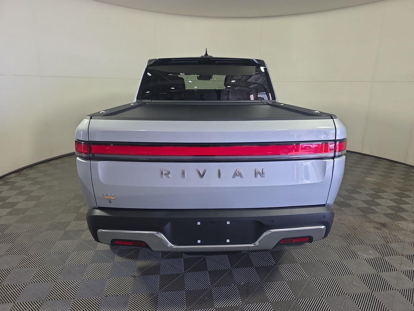 Used 2022 Rivian R1T Adventure AWD/4WD image 4
