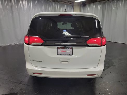 Used 2023 Chrysler Voyager LX FWD image 7