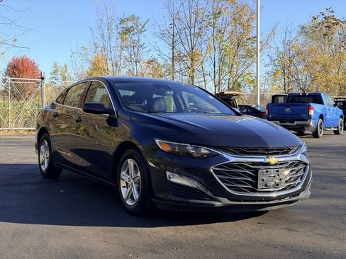 Used 2023 Chevrolet Malibu LT image 3