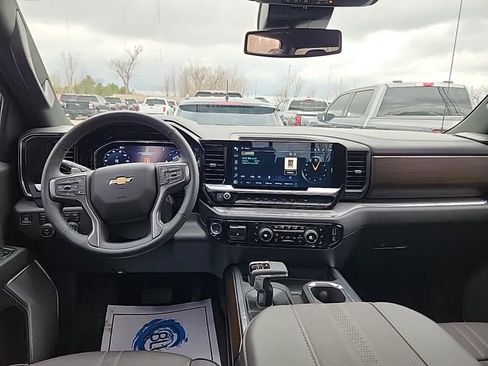Used 2024 Chevrolet Silverado 1500 High Country w/ High Country Premium Package AWD/4WD image 8