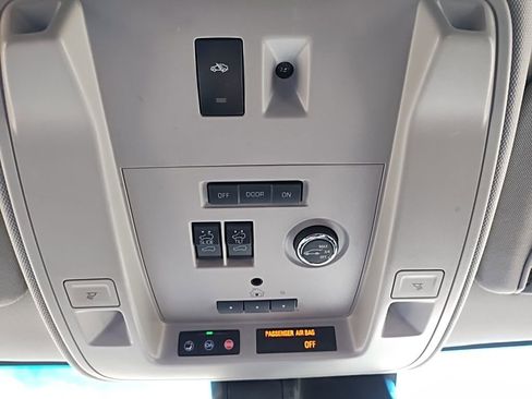 Used 2018 Cadillac Escalade ESV Premium Luxury image 25